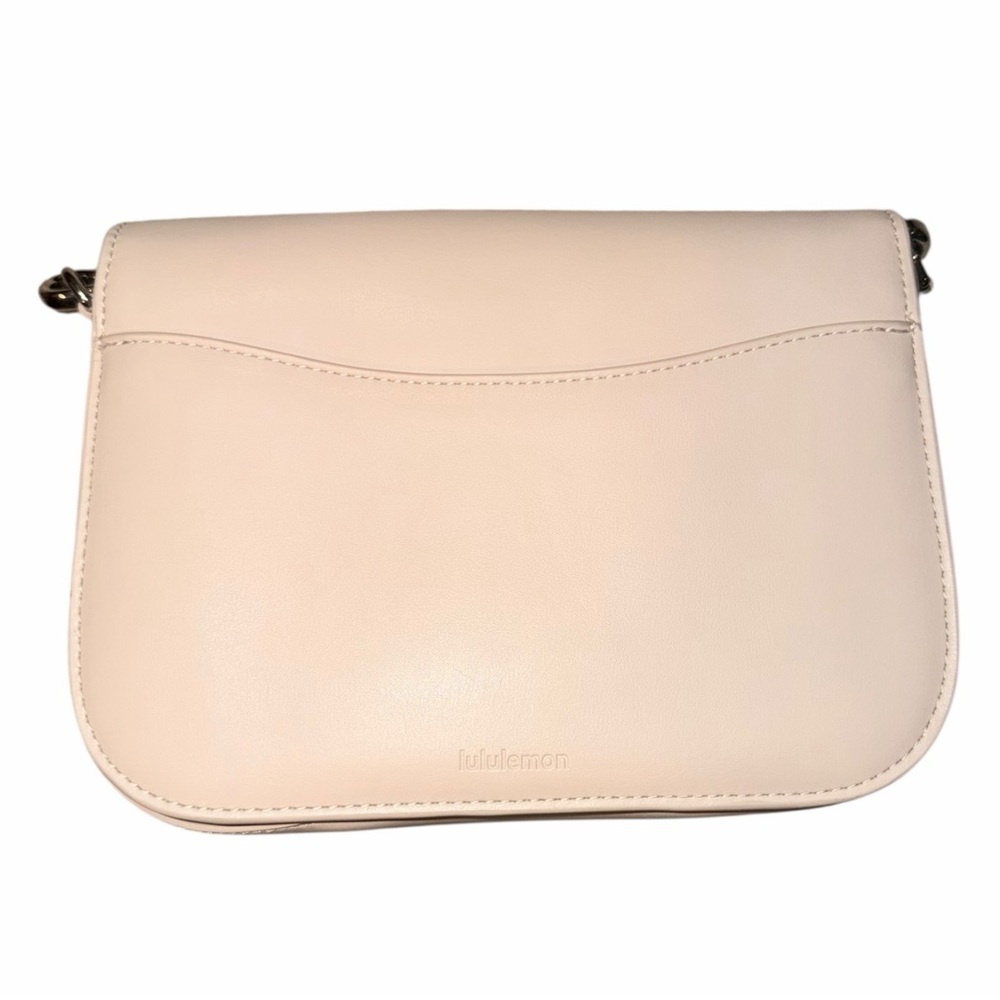 Lululemon Leather Alternative Crossbody Bag 1.5L Cashew and Silver MSRP $198 NWT - Picture 6 of 8